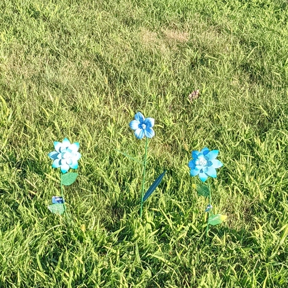 Last chance! Faux Flowers BOSCOVS Blue Metal and Glass Flower Decor Set of Three - Picture 11 of 13